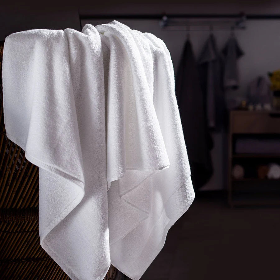 RESORT WHITE LUXURY LARGE BATH TOWEL