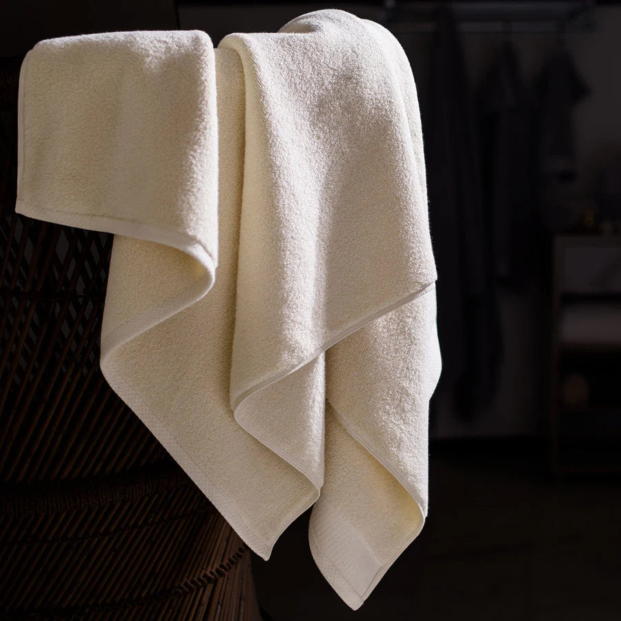 RESORT IVORY LUXURY LARGE BATH TOWEL
