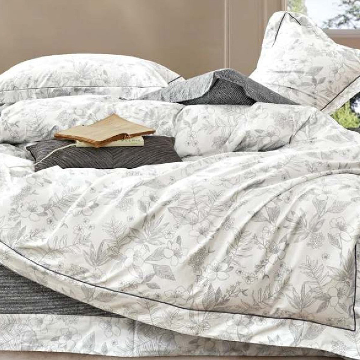FOUR SEASONS XL WHITE FLORAL DOUBLE BEDSHEET