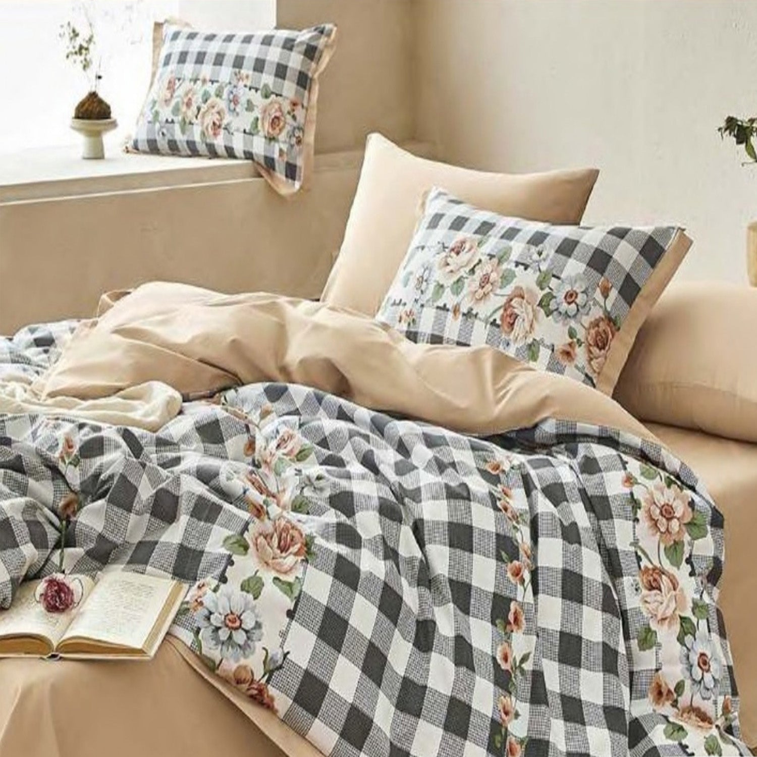 FOUR SEASONS XL WHITE & BLACK FLORAL DOUBLE BEDSHEET