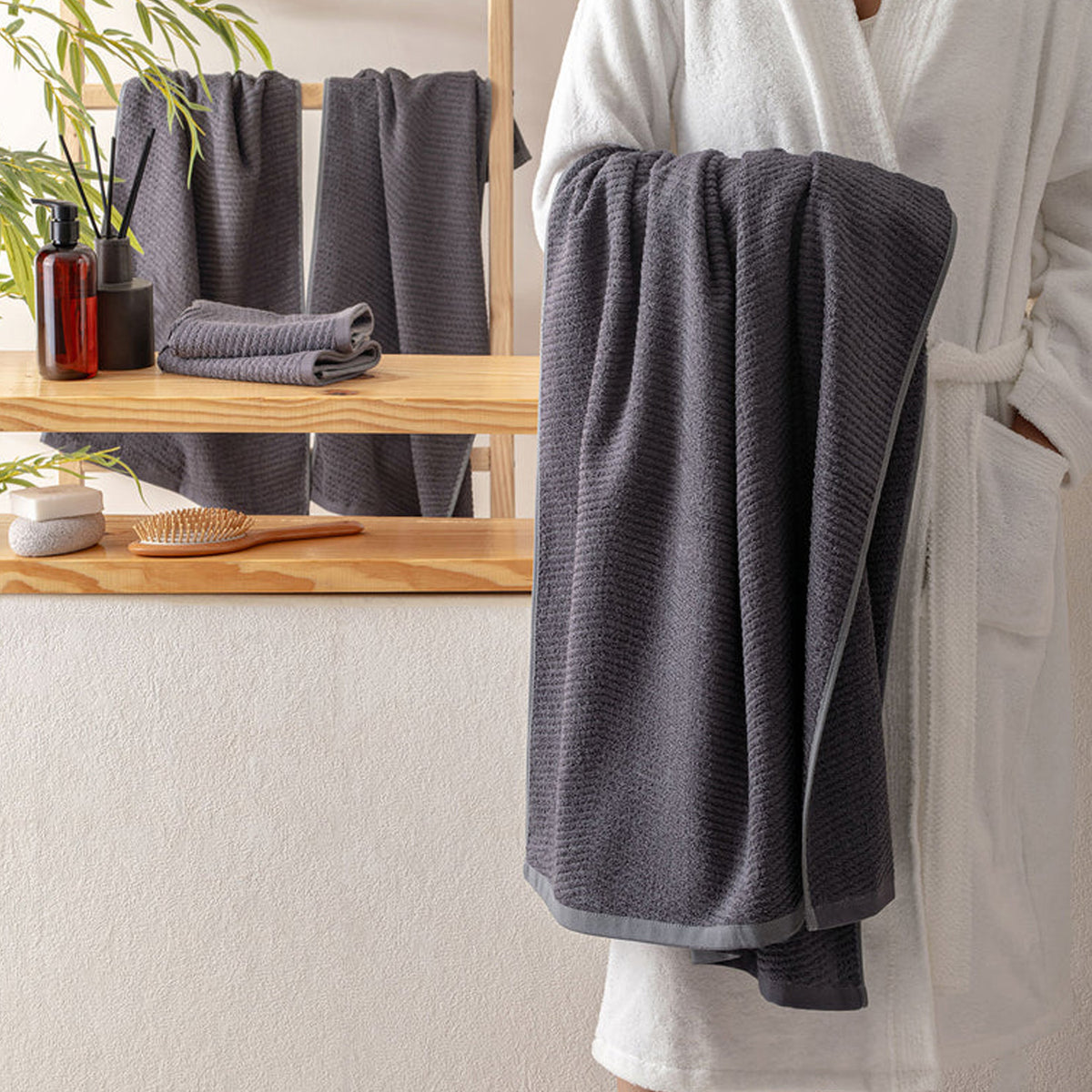BAMBOO GREY LIGHTWEIGHT LUXURY BATH TOWEL