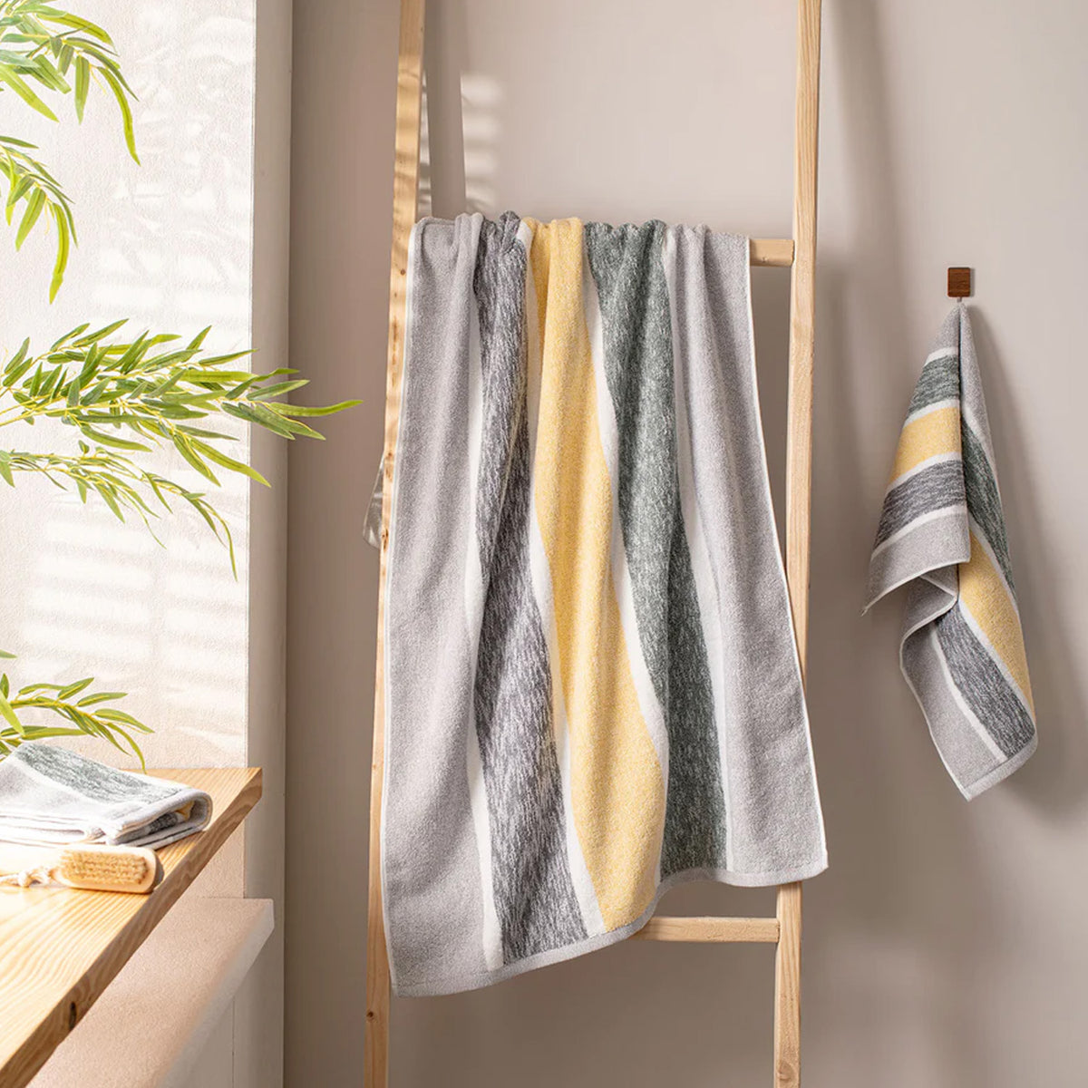 BAMBOO YELLOW LIGHTWEIGHT LUXURY BATH TOWEL