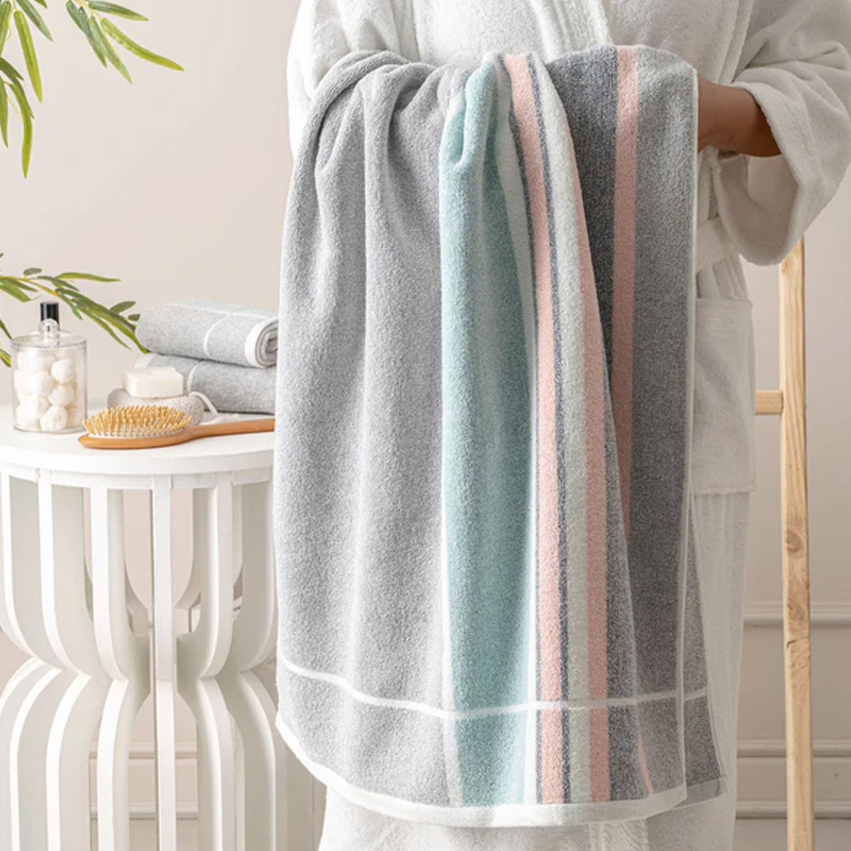 BAMBOO GREY LIGHTWEIGHT LUXURY BATH TOWEL